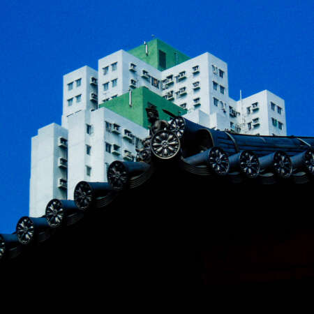 <p>Contrasting styles at the Chi Lin Nunnery, a Buddhist temple complex in Kowloon. <br /></p>