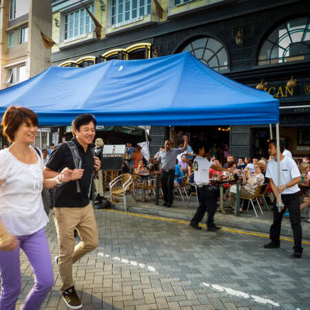 <p>Two people quite enjoying the seaside district of Stanley, Hong Kong.</p>