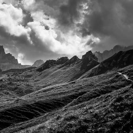 <p>Scenery along a trail toward Crusc and other peaks in the Dolomites.</p>